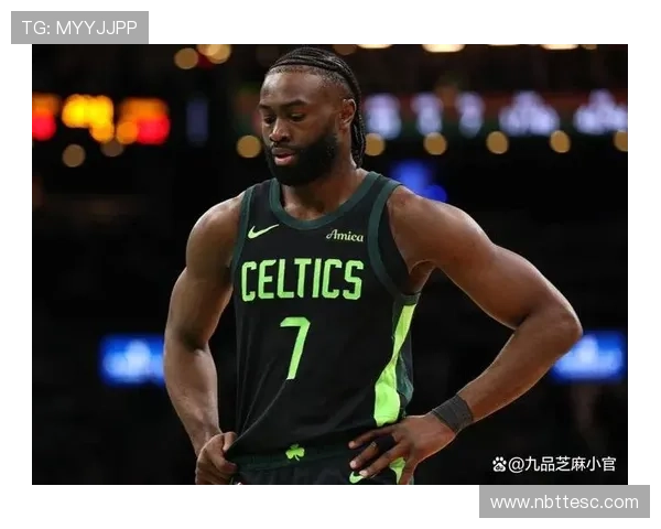 凯尔特人迅速反击布朗飞身暴扣点燃全场激情 凯尔特人迅速反击布朗飞身暴扣点燃全场激情