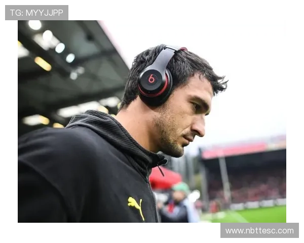 17岁小将卡尔1V3精彩突破破门 轻松甩开多人防守上演世界波