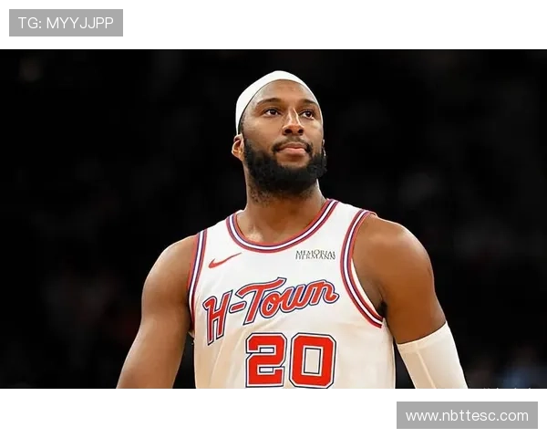 奥科吉攻防兼备首节半场双十表现全能发挥贡献13分3帽